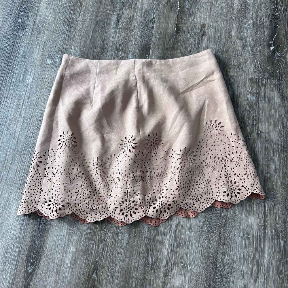 Size small Women’s Scalloped Laser-Cut Mini Skirt